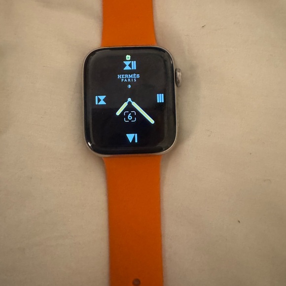 Hermes Apple Watch 5 series 44mm (watch band is not Hermes) - Picture 3 of 12
